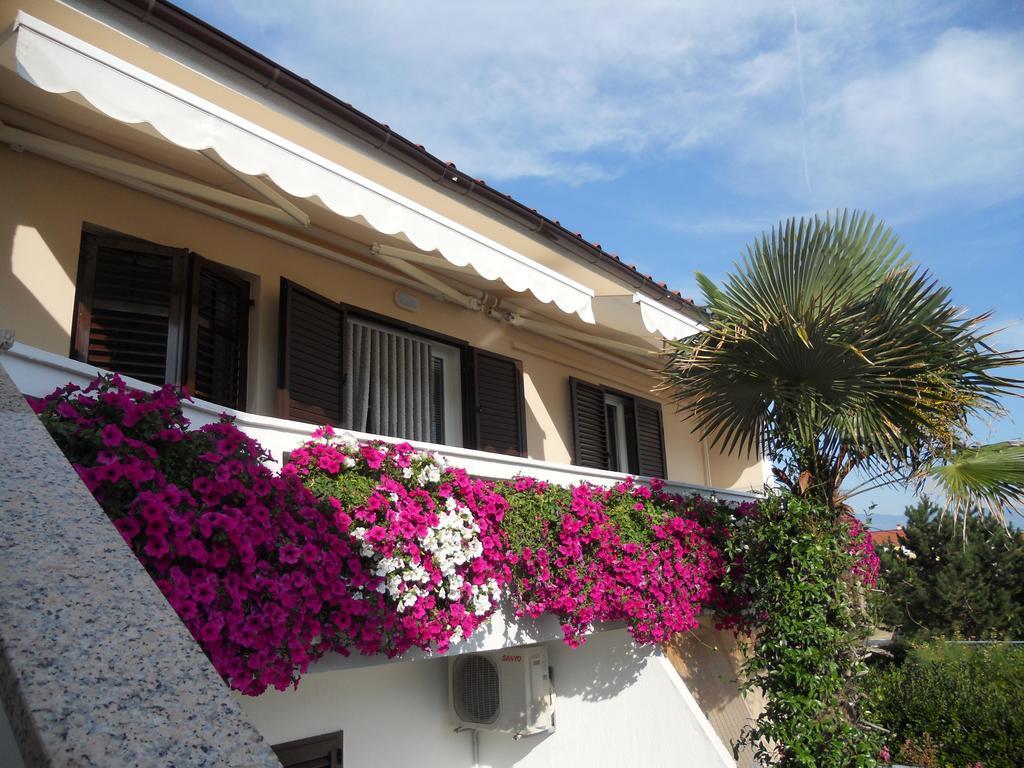 Apartments Mihalic Baska  Exterior photo